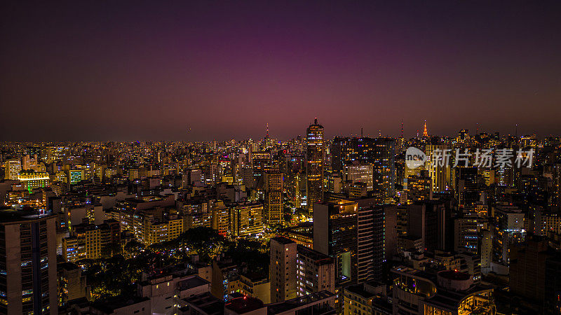 <s:1>圣保罗市中心的夜景